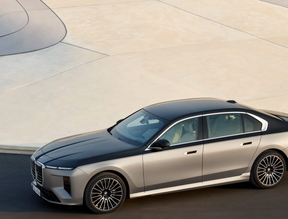 P90636079_highRes_bmw-740-xdrive-04-201