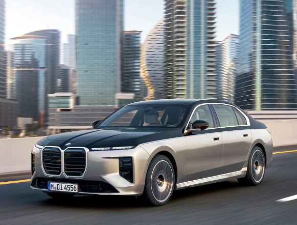 P90636084_highRes_bmw-740-xdrive-04-201