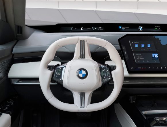 P90636120_highRes_bmw-740-xdrive-04-201