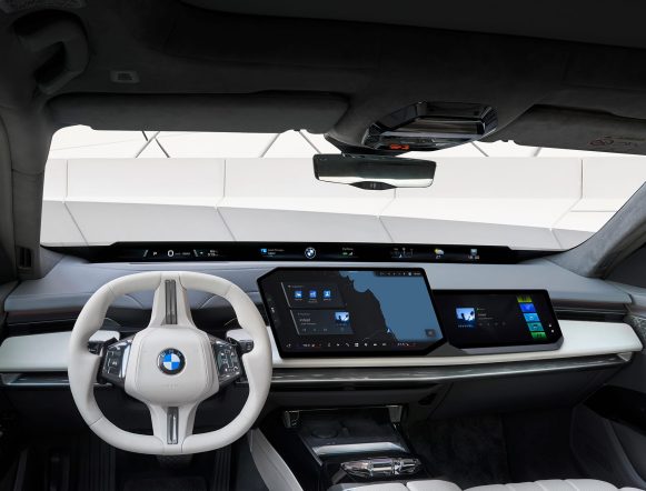 P90636121_highRes_bmw-740-xdrive-04-201