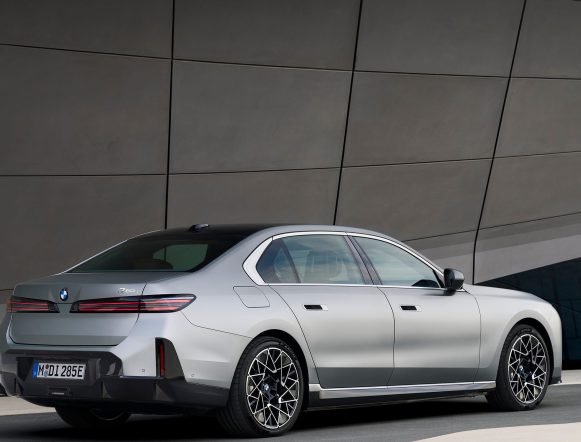 P90636161_highRes_bmw-i7-60-xdrive-04-1