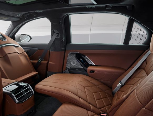 P90636176_highRes_bmw-i7-60-xdrive-04-1