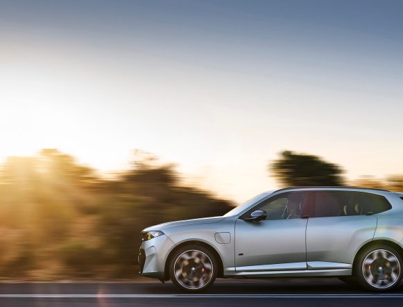 P90646111_highRes_bmw-x5-m60e-xdrive-01