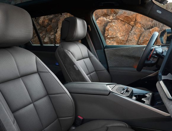 P90646127_highRes_bmw-x5-m60e-xdrive-01
